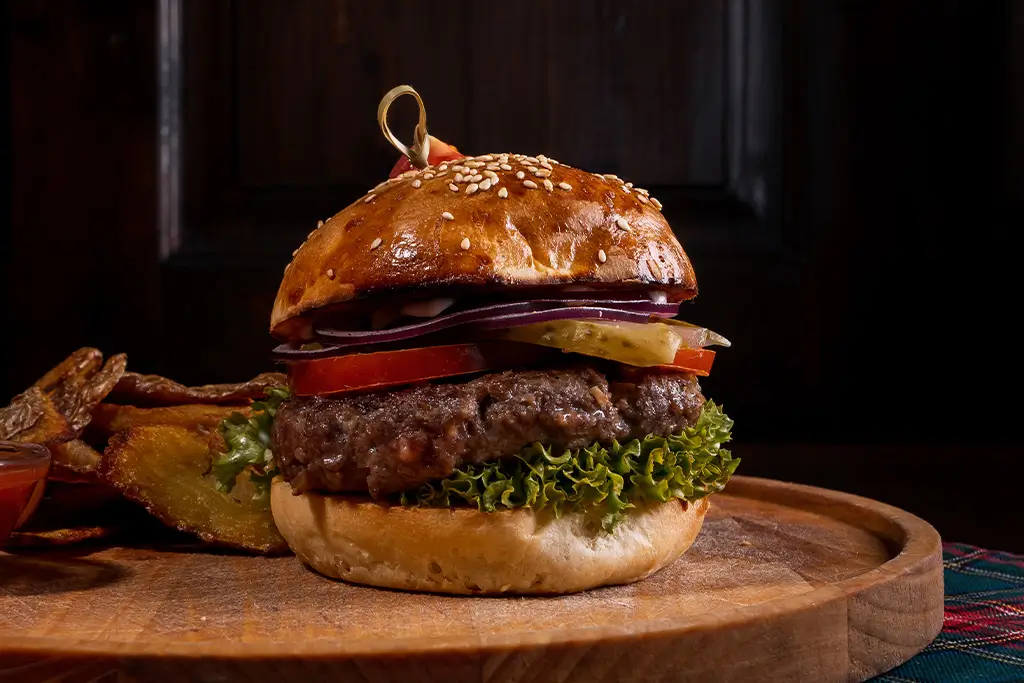 delicious-juicy-classic-beef-burger-and-crispy-vil-2025-02-02-20-16-09-utc