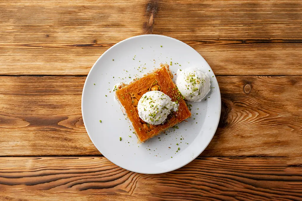 turkish-dessert-kunefe-served-with-ice-cream-on-wo-2025-02-25-19-14-58-utc